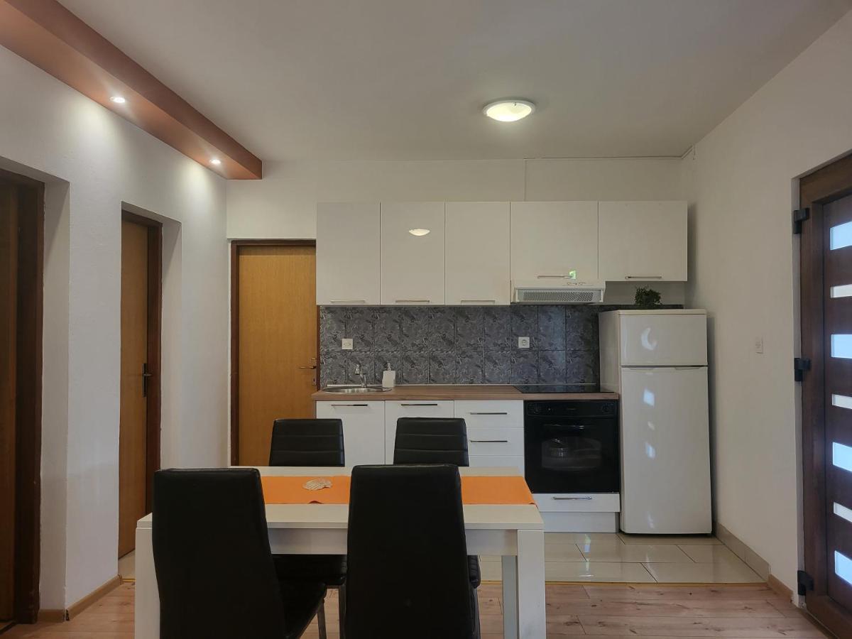 Apartments Lola บีโอกราดนาโมรู ภายนอก รูปภาพ