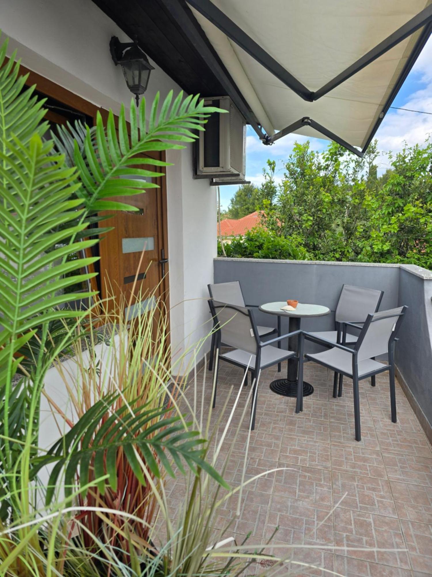 Apartments Lola บีโอกราดนาโมรู ภายนอก รูปภาพ