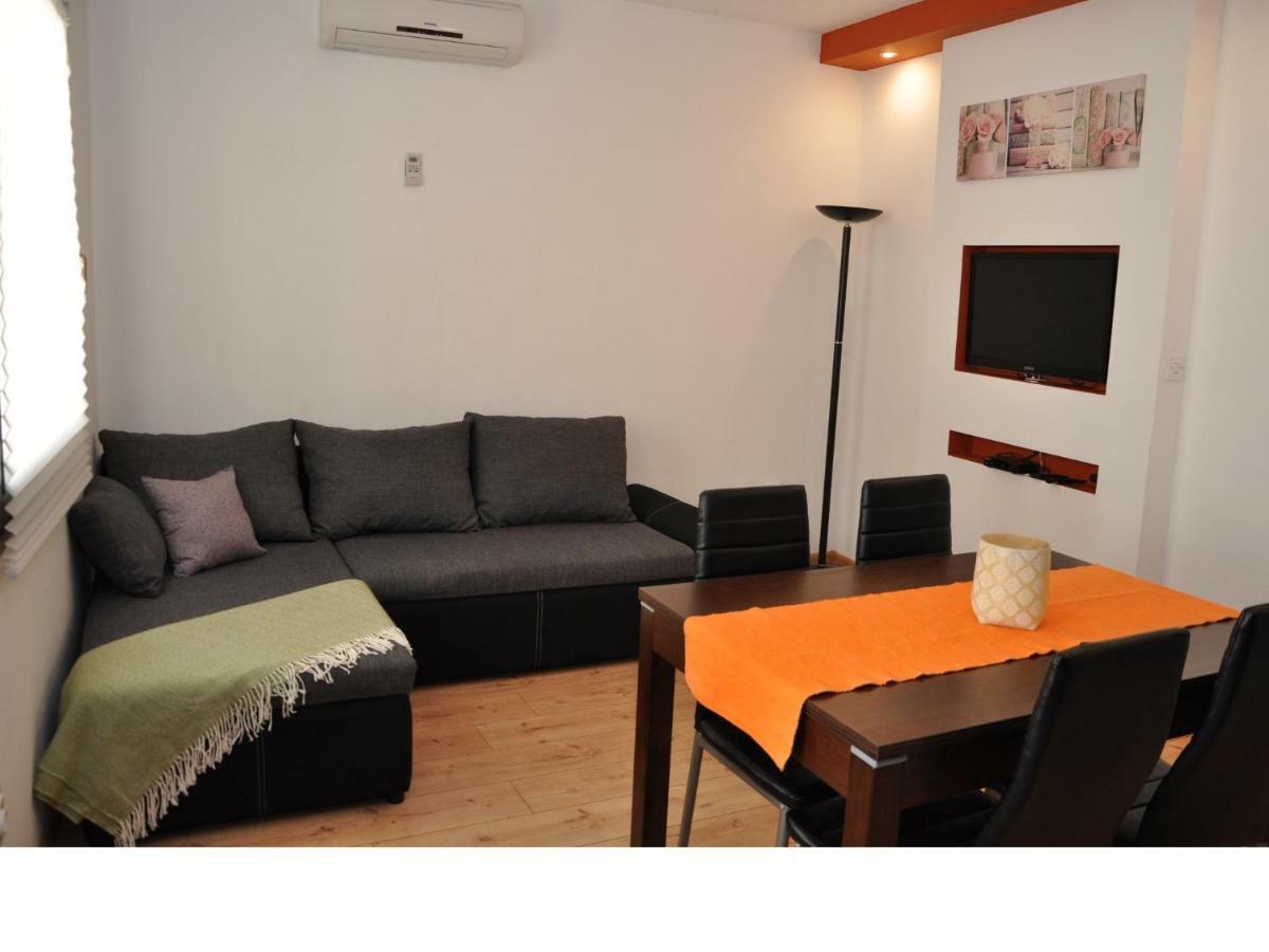 Apartments Lola บีโอกราดนาโมรู ภายนอก รูปภาพ
