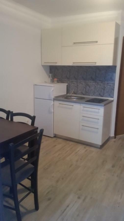 Apartments Lola บีโอกราดนาโมรู ภายนอก รูปภาพ
