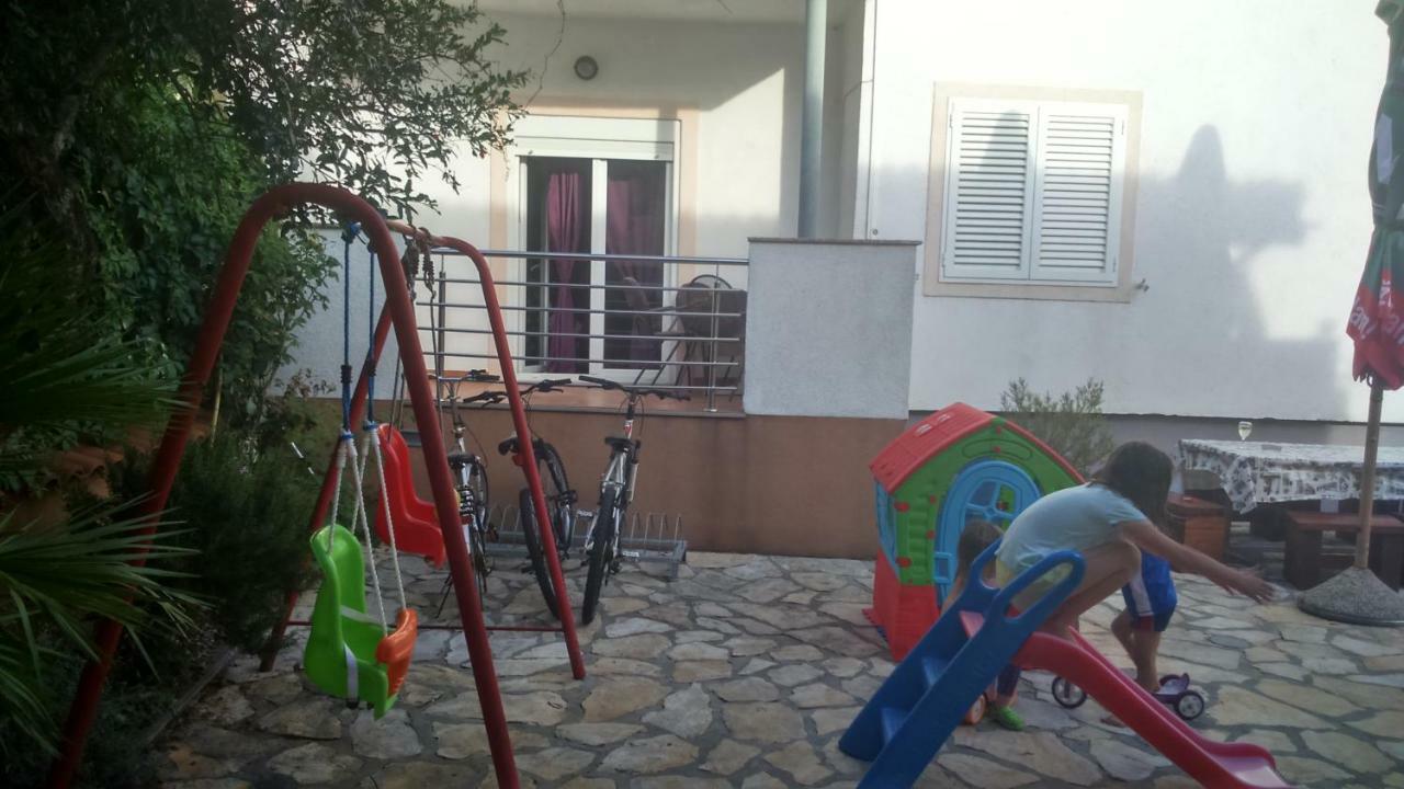 Apartments Lola บีโอกราดนาโมรู ภายนอก รูปภาพ