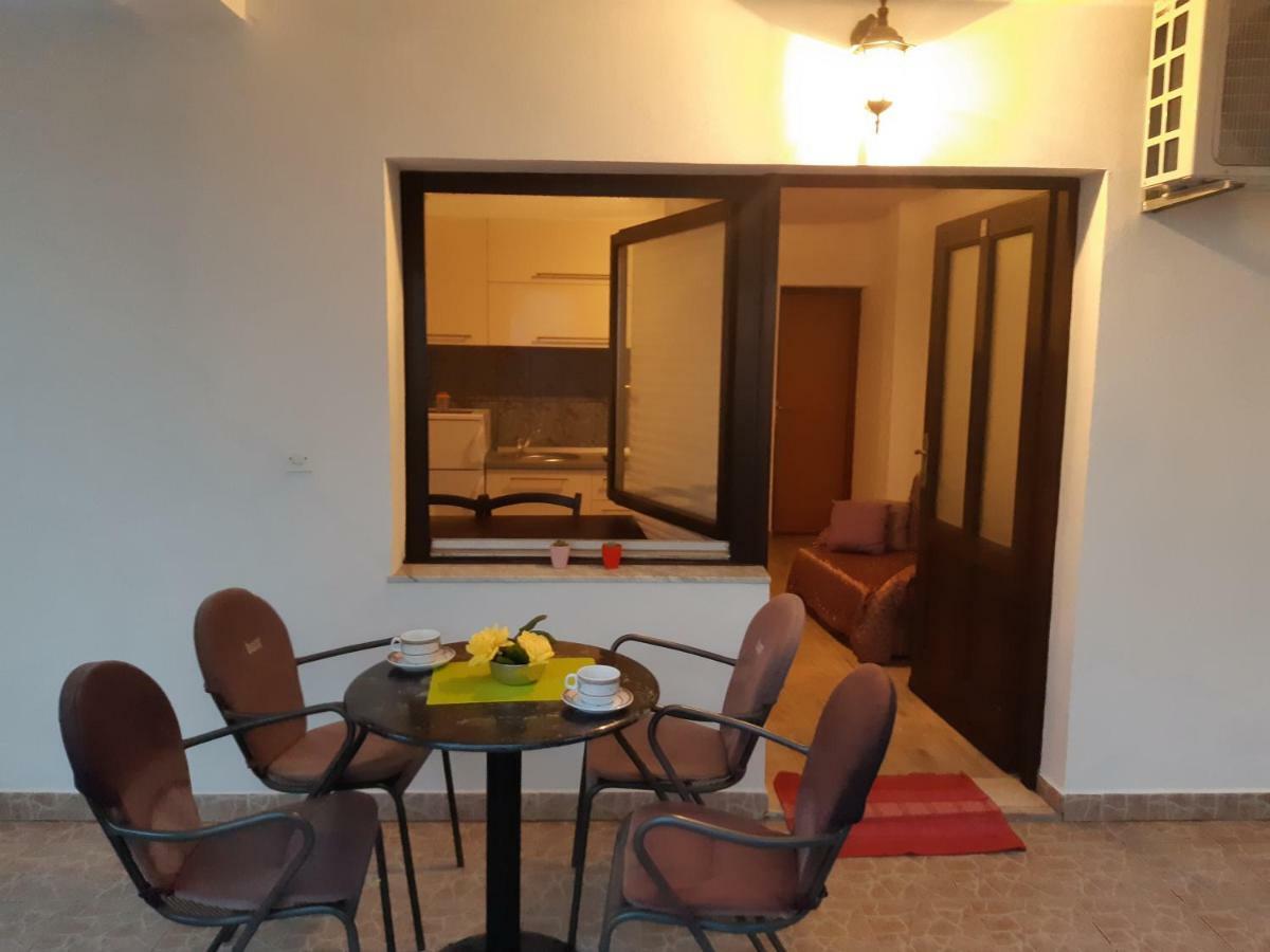 Apartments Lola บีโอกราดนาโมรู ภายนอก รูปภาพ
