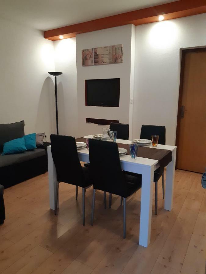 Apartments Lola บีโอกราดนาโมรู ภายนอก รูปภาพ