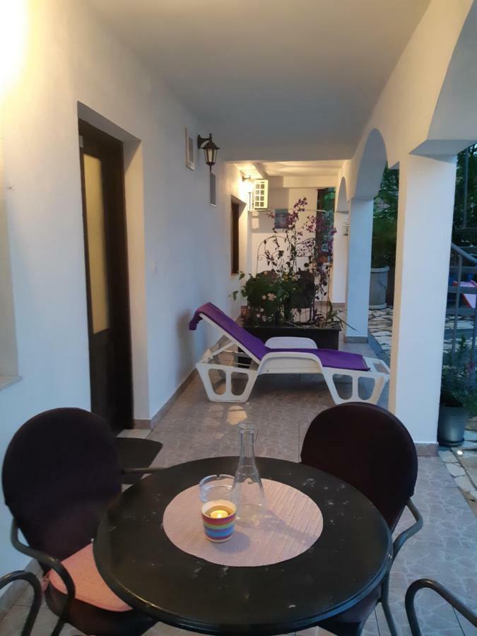 Apartments Lola บีโอกราดนาโมรู ภายนอก รูปภาพ